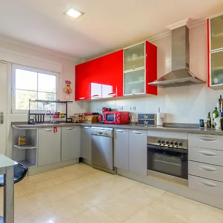 3 Bedroom Gorgeous In 布索特
