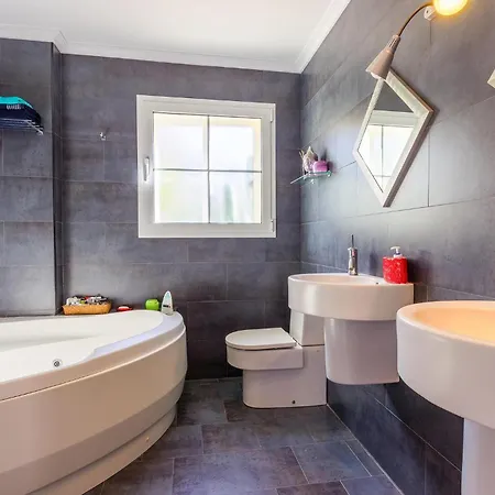 3 Bedroom Gorgeous In * 布索特