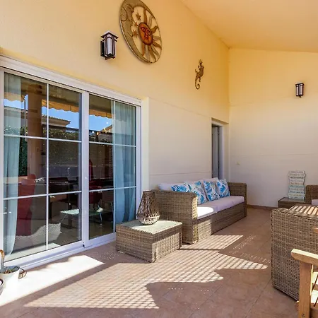 3 Bedroom Gorgeous In * 布索特