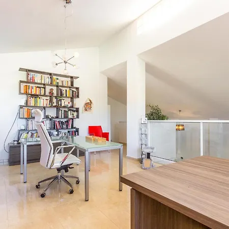 3 Bedroom Gorgeous In 布索特